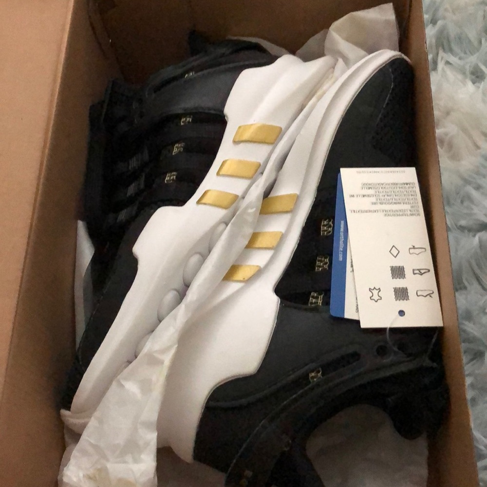 Adidas equip support adv women’s shoes. Size 6 wm